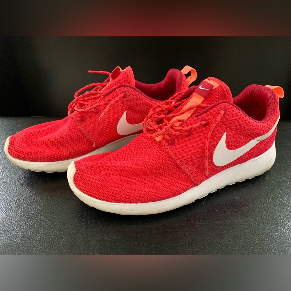 Red Women’s Nike Sneakers Tennis Shoes Walking Shoes